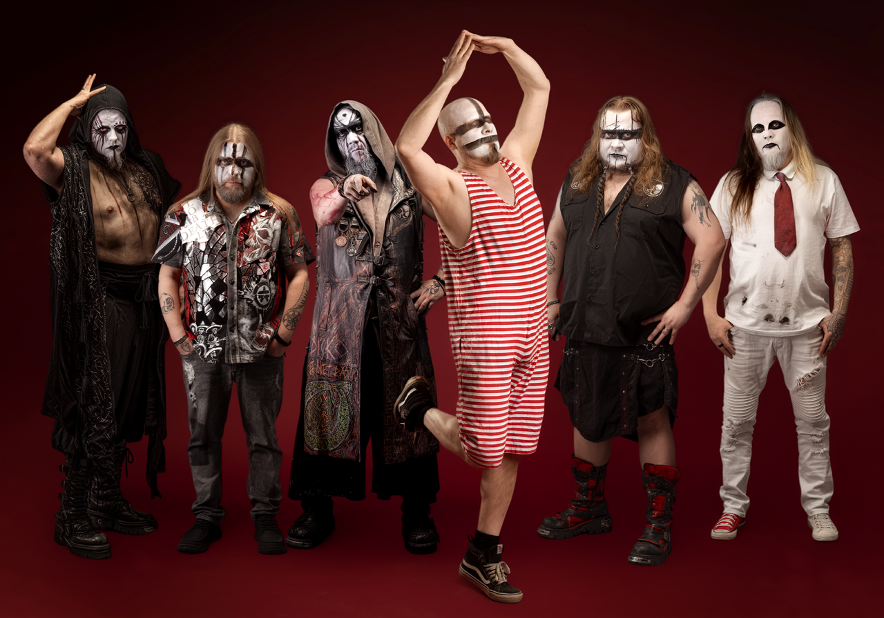 Picture by Marc Sabat |  Single promoshots below by Marc Sabat
